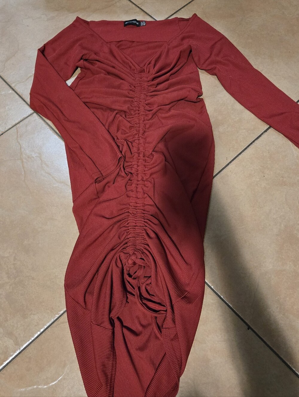 PrettyLittleThing Off-Shoulder Red Ruched Bodycon Dress - Picture 5 of 7